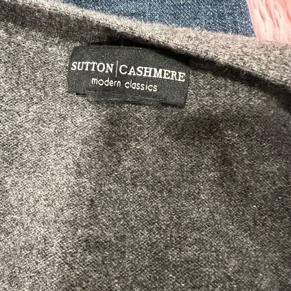 Sutton Cashmere Women Cashmere
Buttoned-up Long Sleeve Cardigan Gray - Picture 11 of 11